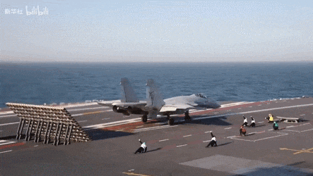 美国成了笑话：歼-35成人类首款电磁弹射五代机<strong></p>
<p>原油苯</strong>，美军在干啥？