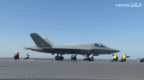 美国成了笑话：歼-35成人类首款电磁弹射五代机<strong></p>
<p>原油苯</strong>，美军在干啥？