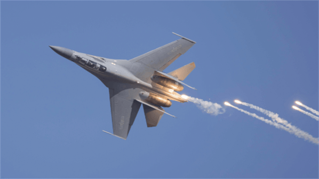 过于落后可以展示？歼20大方展示<strong></p>
<p>原油苯</strong>，“野兽模式”强压F35一头