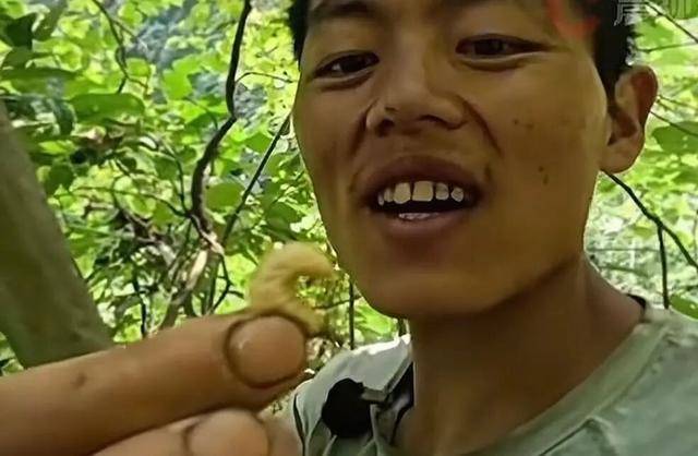 90后杨东东夺得荒野求生挑战赛冠军<strong></p>
<p>原油苯</strong>,每顿饭都会吃点老鼠,获10万奖金,比赛前后对比照曝光