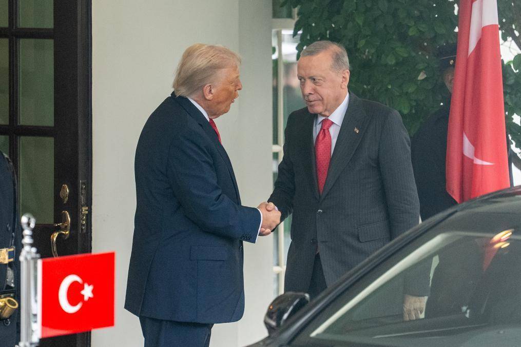 又变了<strong></p>
<p>石蜡基原油</strong>?特朗普称对乌用美制远程武器袭俄持开放态度