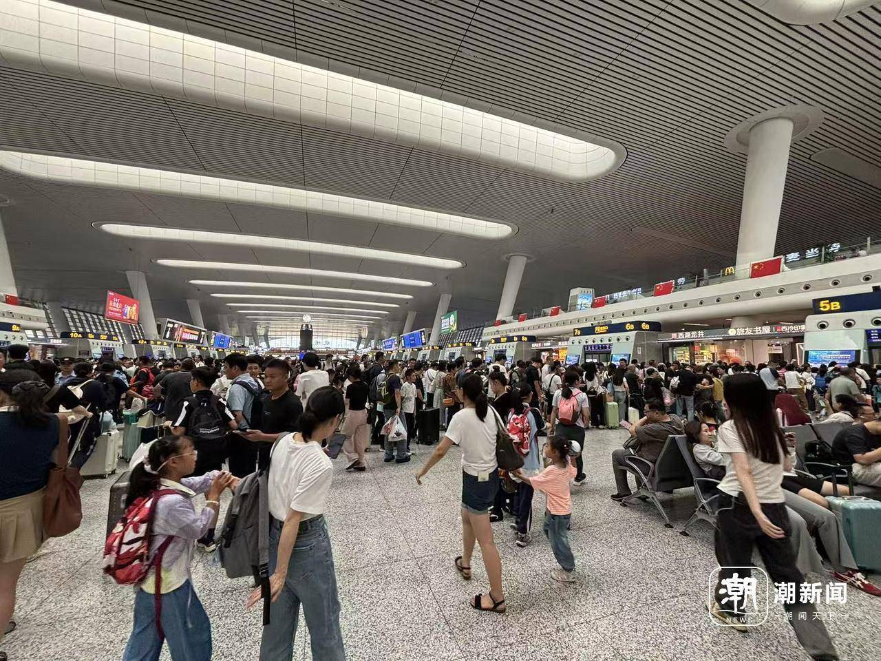 全杭州的娃都出动了？这是刚刚的火车东站<strong></p>
<p>石蜡基原油</strong>！秋假大军即将席卷全国