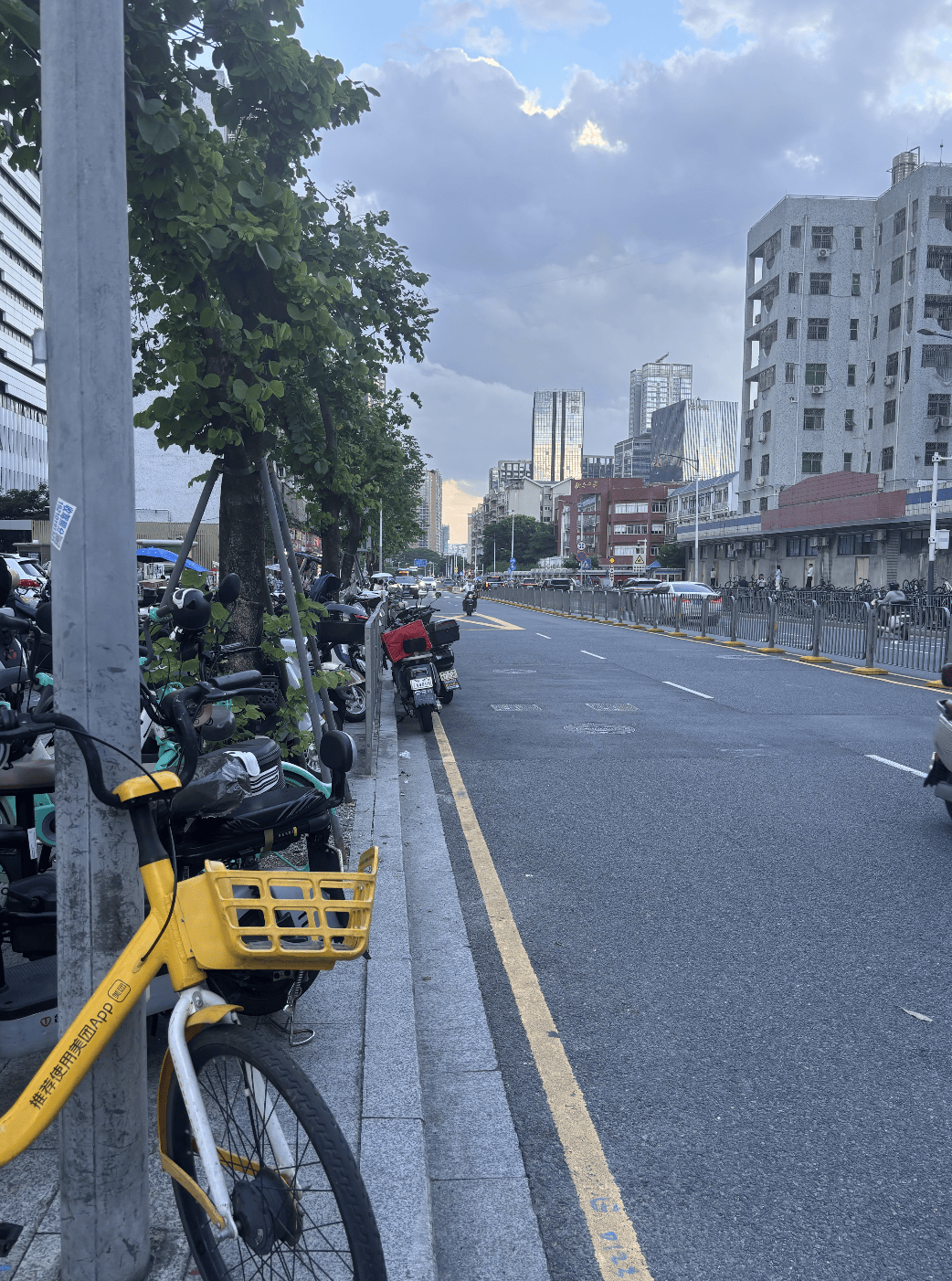 深圳一医院门口被指“举步维艰”<strong></p>
<p>石蜡基原油</strong>!整治后记者实探:仍很堵