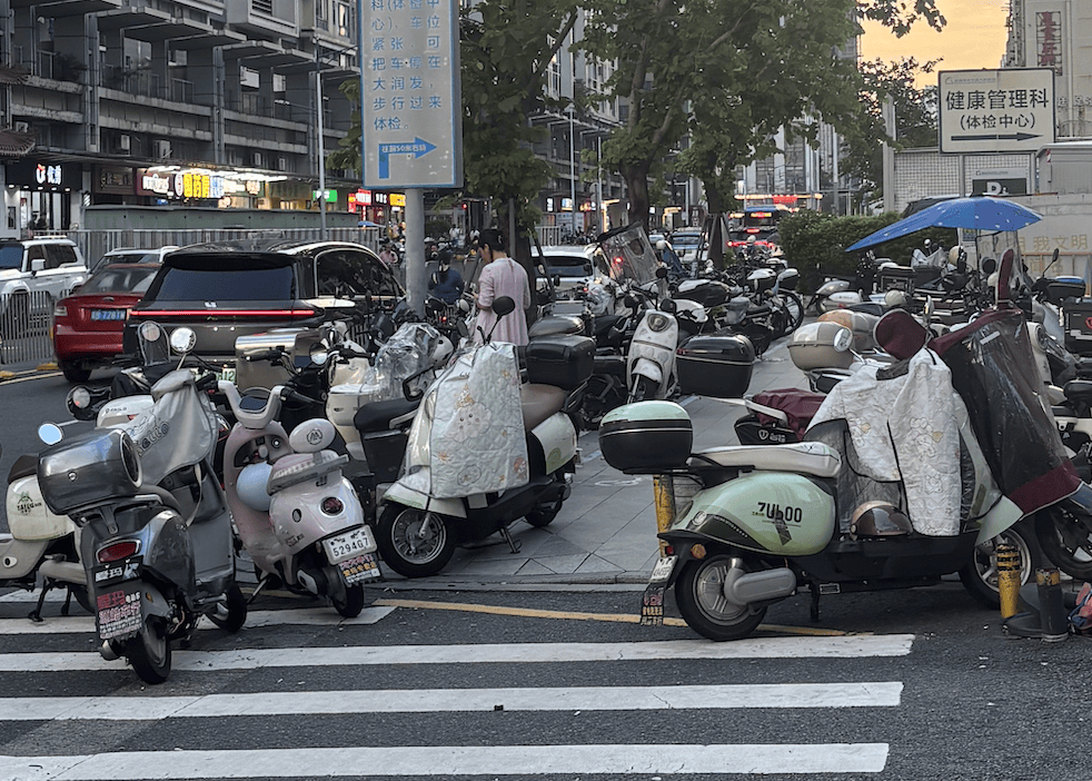 深圳一医院门口被指“举步维艰”<strong></p>
<p>石蜡基原油</strong>!整治后记者实探:仍很堵