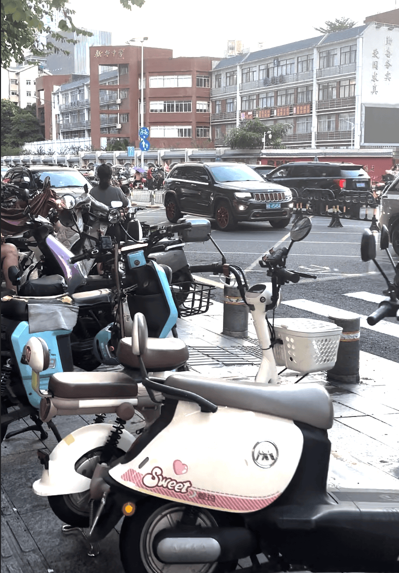 深圳一医院门口被指“举步维艰”<strong></p>
<p>石蜡基原油</strong>!整治后记者实探:仍很堵