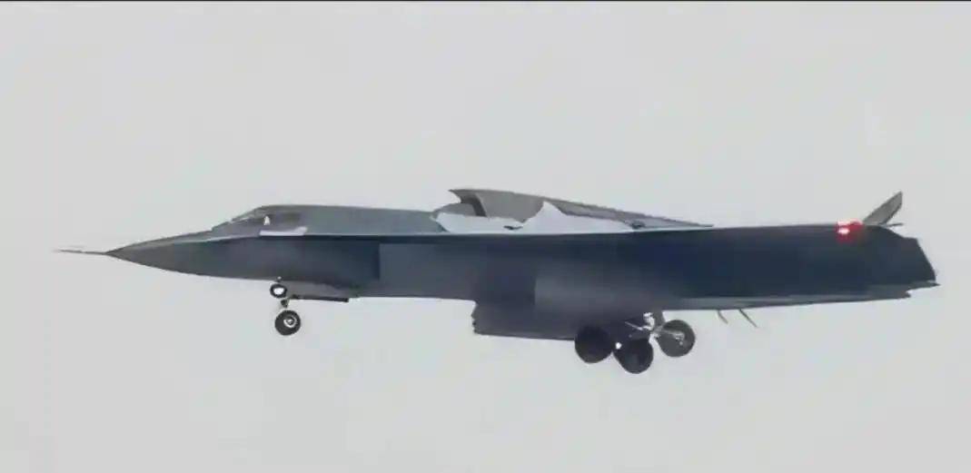 歼-36是隐身轰炸机?印媒:世界首款六代机<strong></p>
<p>爬虫</strong>,美国F-47在三年后飞