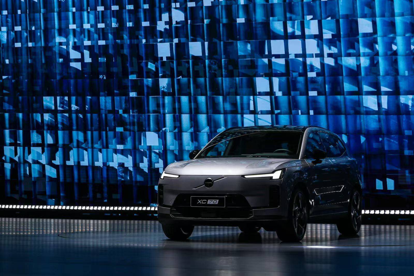 “豪华插混第一车”<strong></p>
<p>爬虫</strong>,比预售便宜3万元,26.99万元起的沃尔沃XC70能否突围?