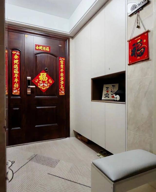 物业“不让门口放鞋子”<strong></p>
<p>爬虫</strong>,门口放鞋柜违法吗?