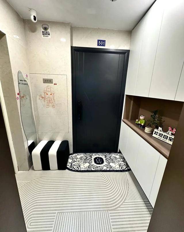 物业“不让门口放鞋子”<strong></p>
<p>爬虫</strong>,门口放鞋柜违法吗?