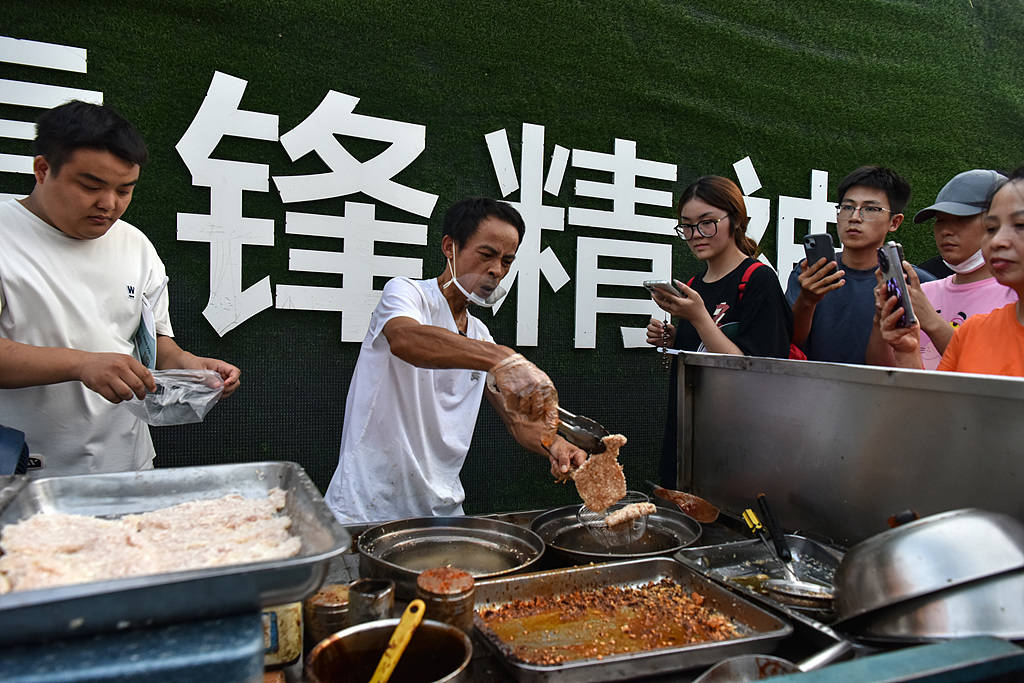 景德镇派专班接“鸡排哥”流量<strong></p>
<p>爬虫</strong>,很难有什么新故事