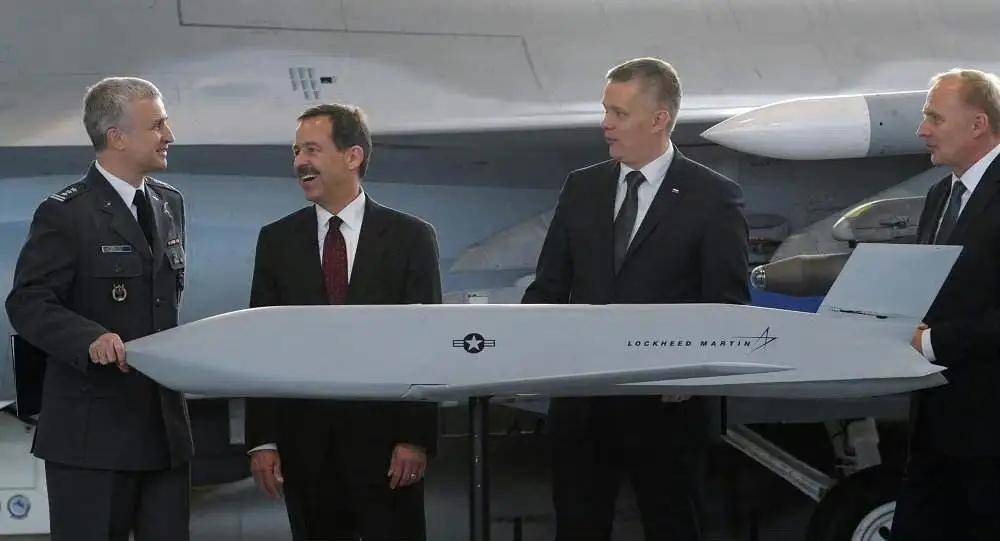 战斧导弹送到乌克兰那一天<strong></p>
<p>充电</strong>,就是和普京决裂的时刻,美俄之间再无余地可退