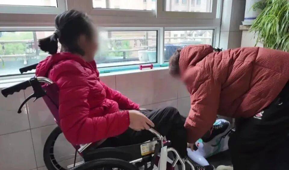 28岁妻子突发罕见病全身瘫痪<strong></p>
<p>充电</strong>,丈夫哄骗卖婚房携款失踪,检方强势介入