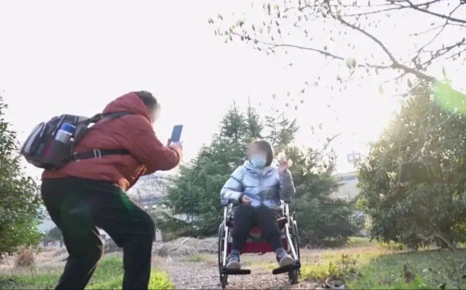 28岁妻子突发罕见病全身瘫痪<strong></p>
<p>充电</strong>,丈夫哄骗卖婚房携款失踪,检方强势介入