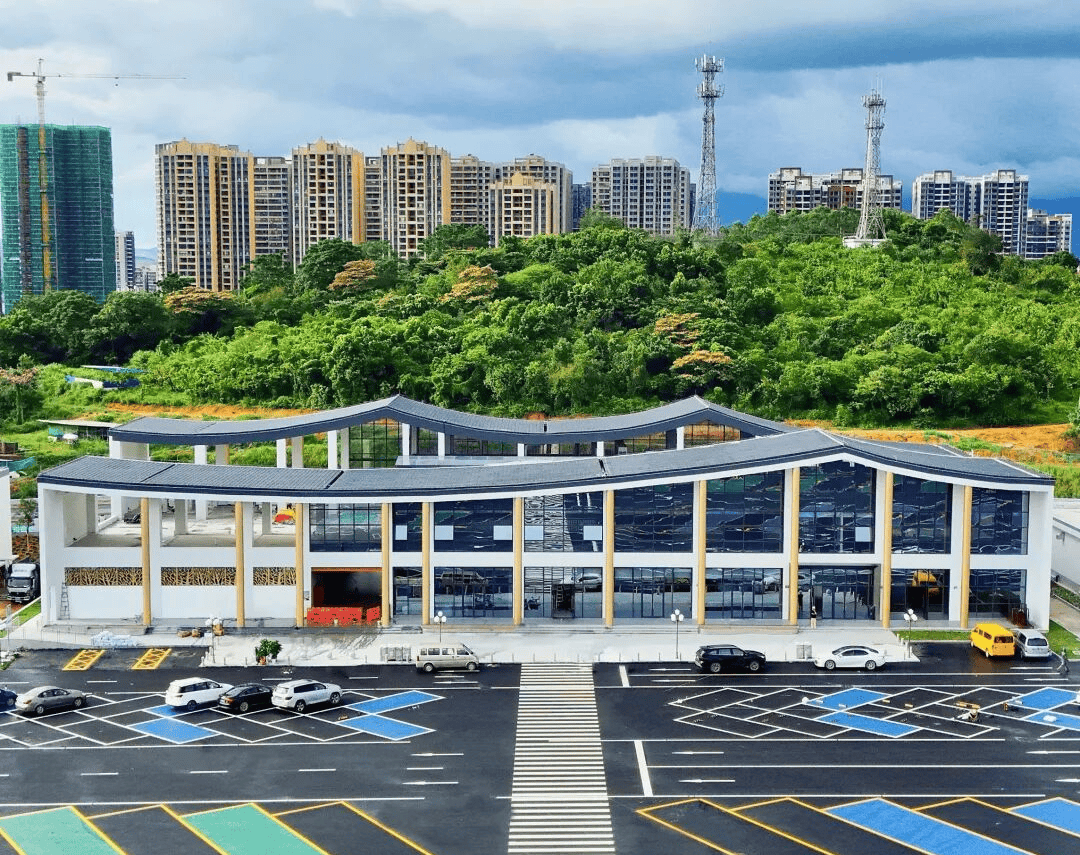 “不亚于春节回家”!凌晨5点<strong></p>
<p>充电</strong>,深圳有人已经堵在路上……