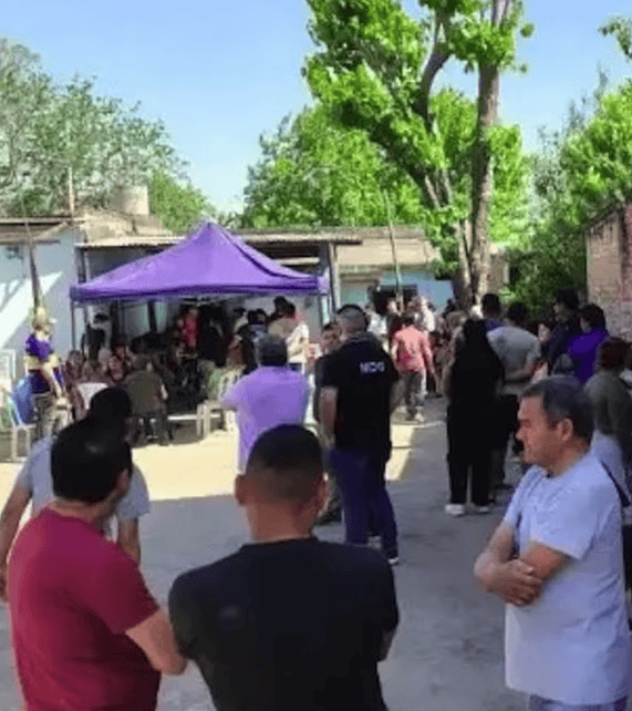 阿根廷一男子现身自己的葬礼<strong></p>
<p>充电</strong>,大喊“我还活着”