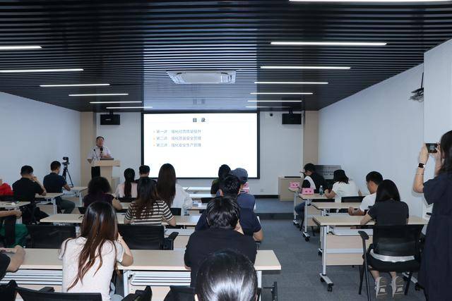 落实企业主体责任，市监盐田局产品质量安全宣传“进企业”