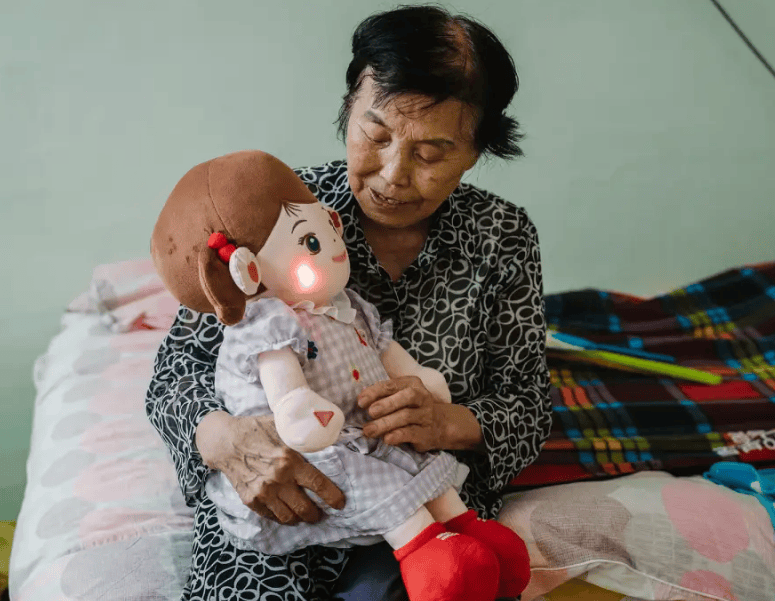 给奶奶们发的AI孙子<strong></p>
<p>充电</strong>,有点让人失望?千亿AI玩具市场虚火正旺?