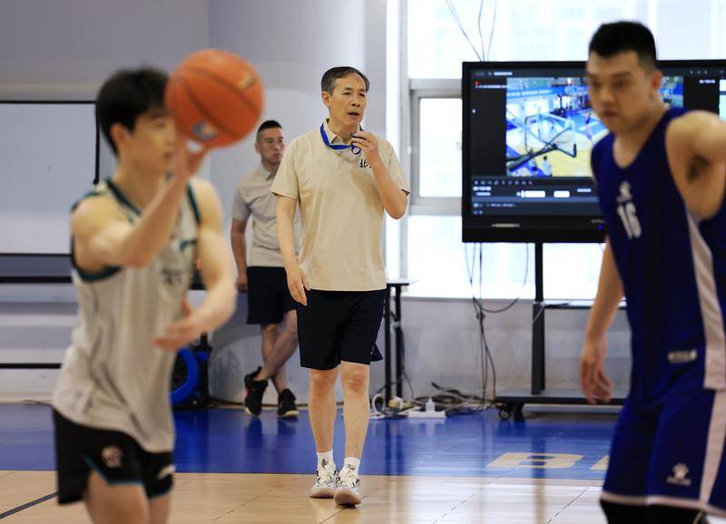 引进赵睿就是为了冠军！许利民：健康团结最为重要