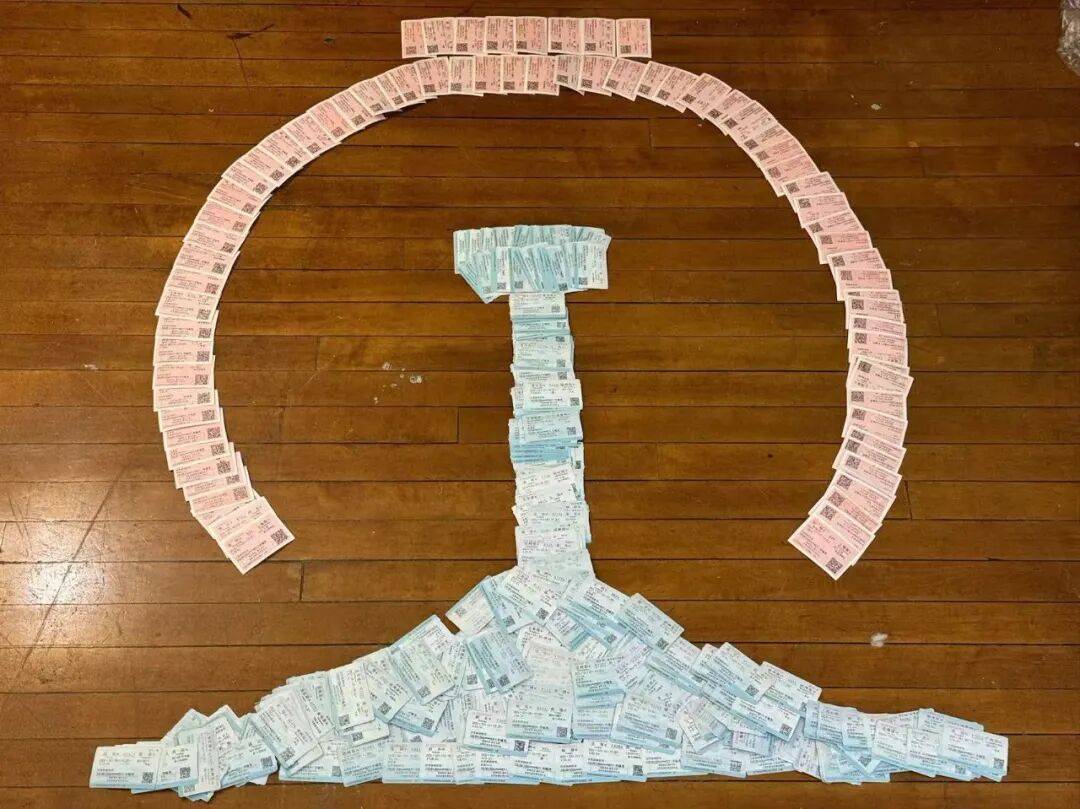 纸质火车票退场，每道折痕里都藏着远方、爱情与山河记忆