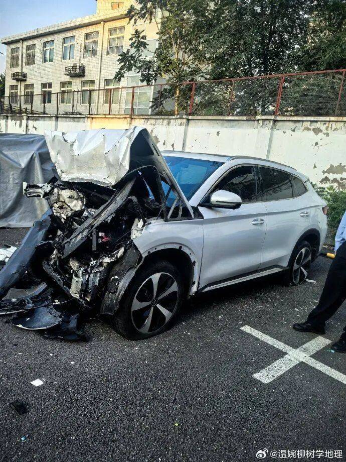 比亚迪车主多处骨折<strong></p>
<p>XRP行情</strong>,其妻发声:往后日子不知怎么过!陈震车祸后再度致歉