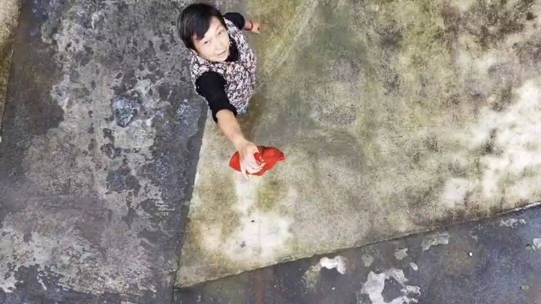 四川巴中男子宴席打包“坨子肉”<strong></p>
<p>XRP行情</strong>,用无人机“空投”给95岁外婆