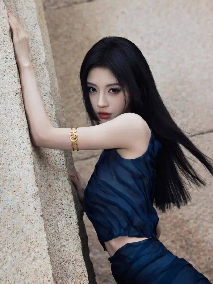 时装周上的女明星<strong></p>
<p>XRP行情</strong>,秋冬氛围感一键封顶!