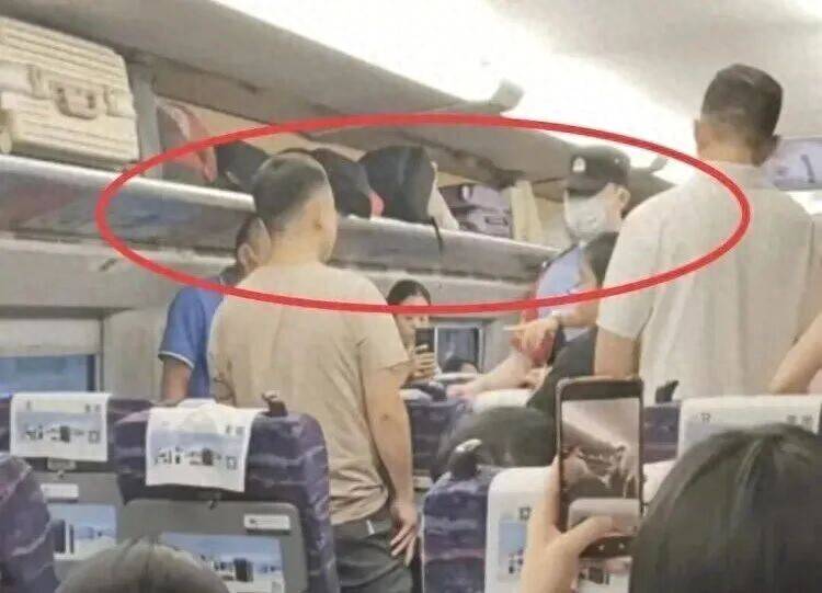 陌生男子对高铁邻座8岁女孩又亲又摸<strong></p>
<p>瑞波币行情</strong>，竟称“她这么小没关系”，孩子妈妈报警