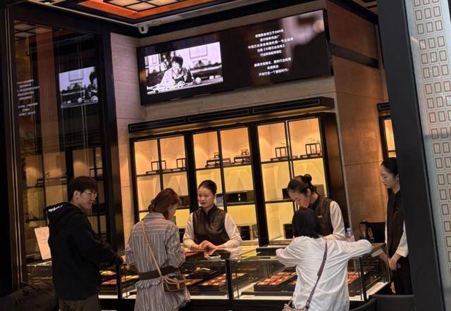 金价创历史新高!北京黄金消费“量价齐飞”<strong></p>
<p>瑞波币行情</strong>,年轻人买金饰当“理财”,买涨不买跌成共识|华夏双节观察