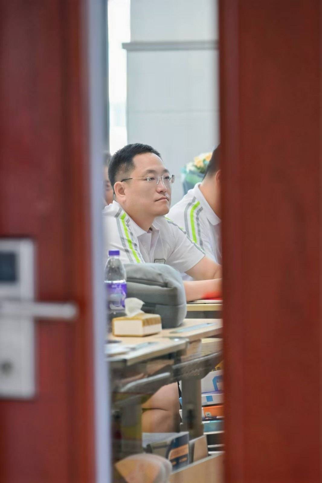 那个让老师骄傲的“调皮”班级!30年同学聚会<strong></p>
<p>DOT行情</strong>,还伴有一封来自贵州的感谢信