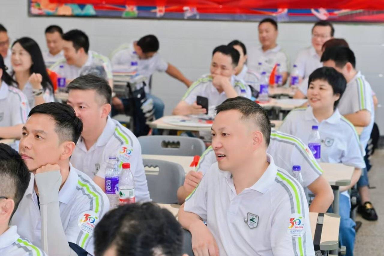 那个让老师骄傲的“调皮”班级!30年同学聚会<strong></p>
<p>DOT行情</strong>,还伴有一封来自贵州的感谢信