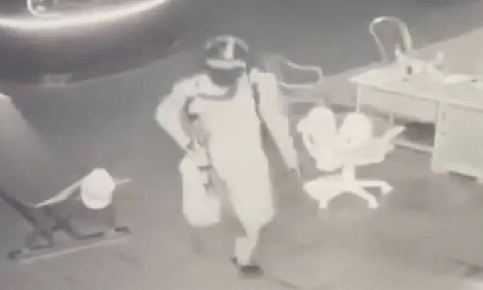 越南一家3口被枪杀<strong></p>
<p>波卡币行情</strong>,33岁男子被警方抓获,声称“为完成游戏任务”,抢走现金折合人民币140元