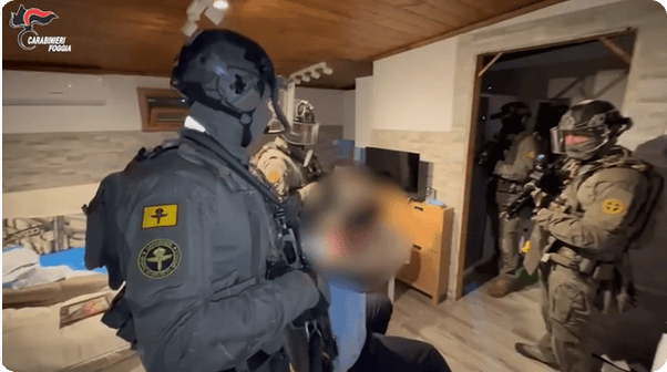 凯特患癌竟因辉瑞疫苗?伦敦4万被盗手机直飞香港<strong></p>
<p>波卡币行情</strong>,比贩毒暴利产业链曝光…