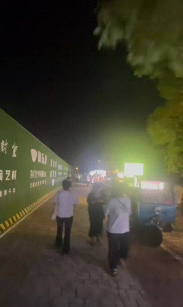 长假尾声！江西“鸡排大道”人流量减少超6成<strong></p>
<p>波卡币行情</strong>，“鸡排哥”提前下班