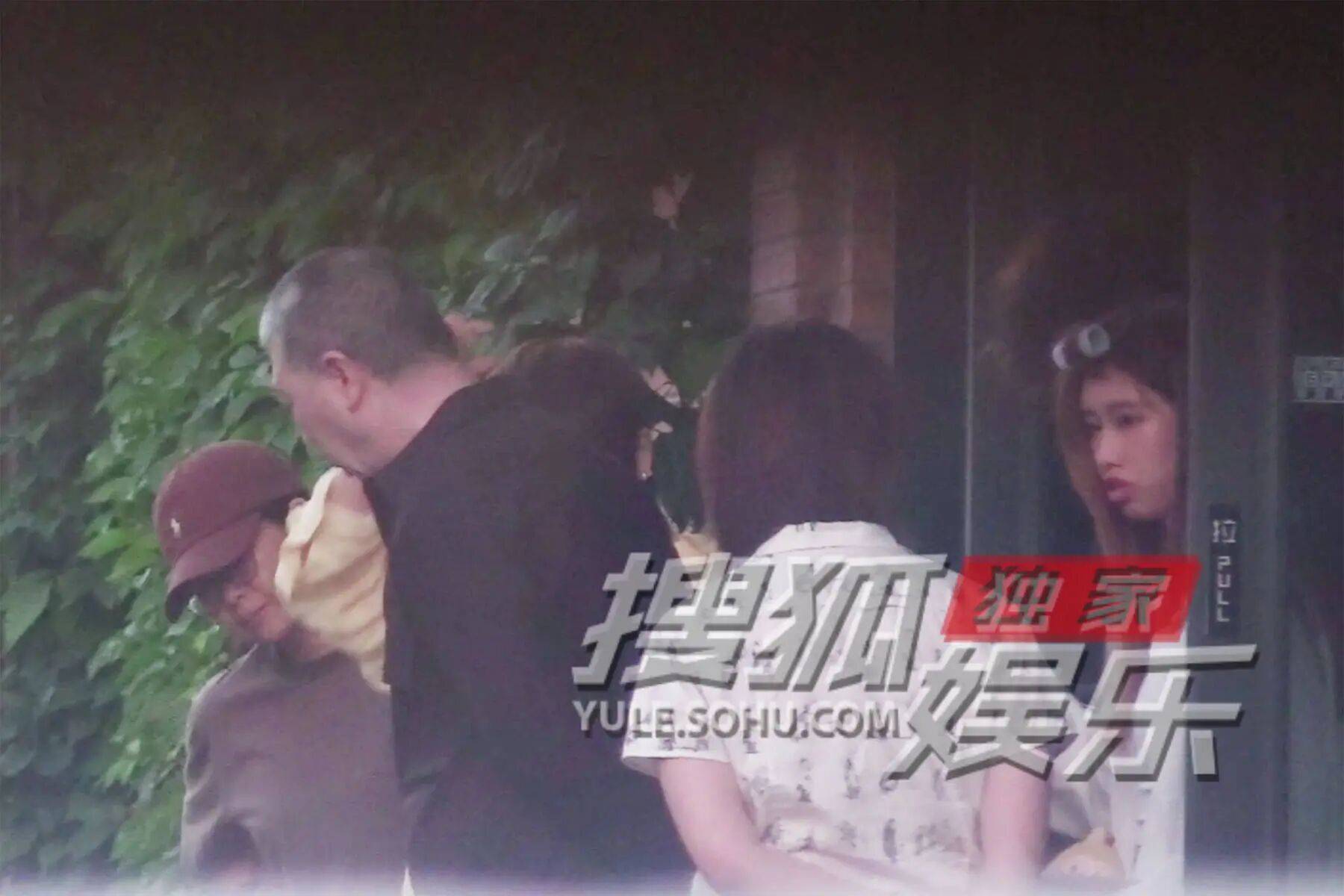 考古|冯小刚带女儿去陈思诚工作室!开个人账号还读影视专业<strong></p>
<p>币安币行情</strong>,她也要“女承父业”吗?