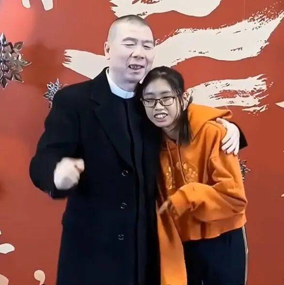 考古|冯小刚带女儿去陈思诚工作室!开个人账号还读影视专业<strong></p>
<p>币安币行情</strong>,她也要“女承父业”吗?