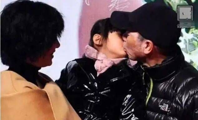 考古|冯小刚带女儿去陈思诚工作室!开个人账号还读影视专业<strong></p>
<p>币安币行情</strong>,她也要“女承父业”吗?