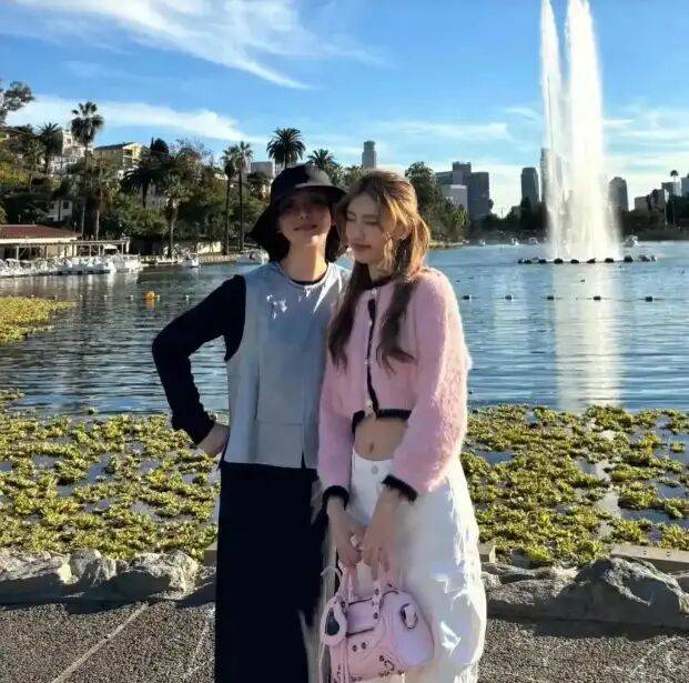 考古|冯小刚带女儿去陈思诚工作室!开个人账号还读影视专业<strong></p>
<p>币安币行情</strong>,她也要“女承父业”吗?