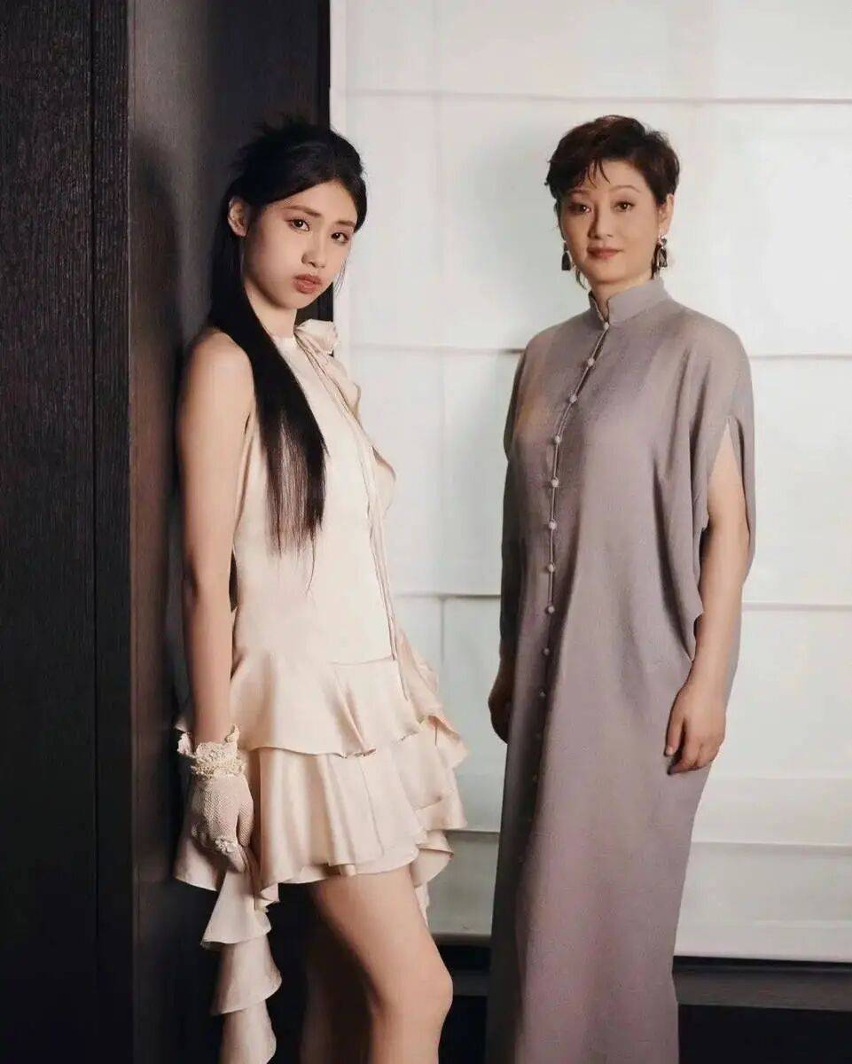 考古|冯小刚带女儿去陈思诚工作室!开个人账号还读影视专业<strong></p>
<p>币安币行情</strong>,她也要“女承父业”吗?