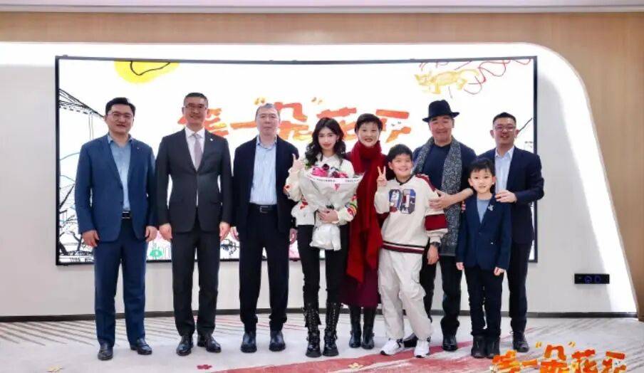 考古|冯小刚带女儿去陈思诚工作室!开个人账号还读影视专业<strong></p>
<p>币安币行情</strong>,她也要“女承父业”吗?