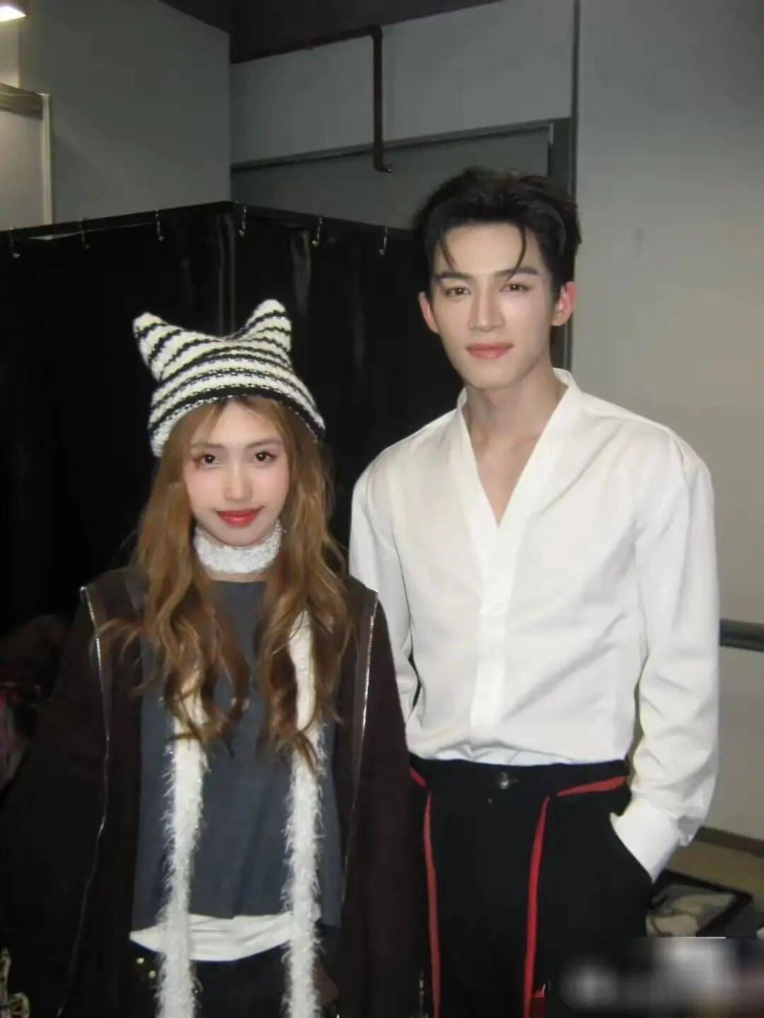 考古|冯小刚带女儿去陈思诚工作室!开个人账号还读影视专业<strong></p>
<p>币安币行情</strong>,她也要“女承父业”吗?