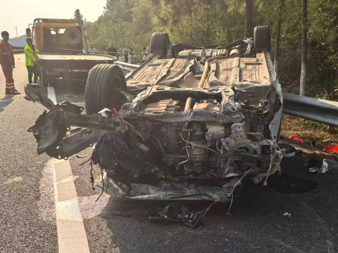 “我撒谎天打雷劈!”男子高速突然强行变道致翻车<strong></p>
<p>币安币行情</strong>,反诬赖对方