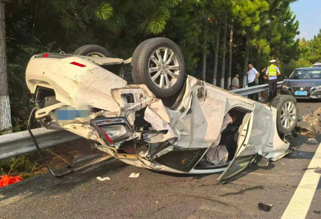 “我撒谎天打雷劈!”男子高速突然强行变道致翻车<strong></p>
<p>币安币行情</strong>,反诬赖对方