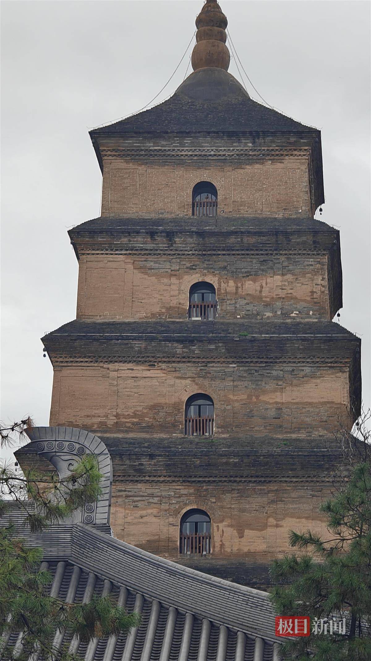 西安连续一个多月降雨遍地长蘑菇<strong></p>
<p>BNB行情</strong>,大雁塔受潮,城墙布满青苔,气象局解释成因