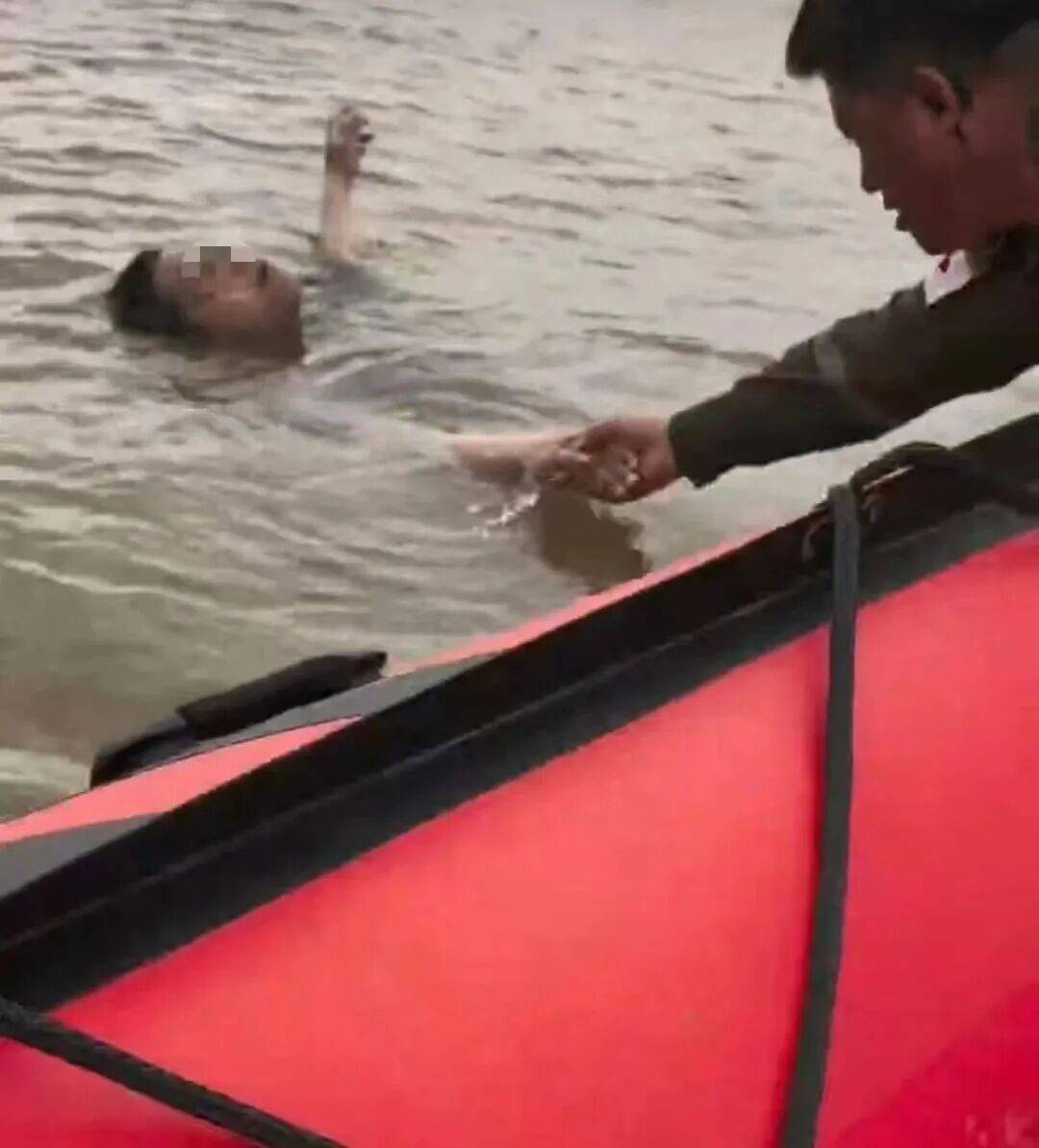 230斤重小伙酒后落水<strong></p>
<p>BNB行情</strong>,漂浮7小时终获救……