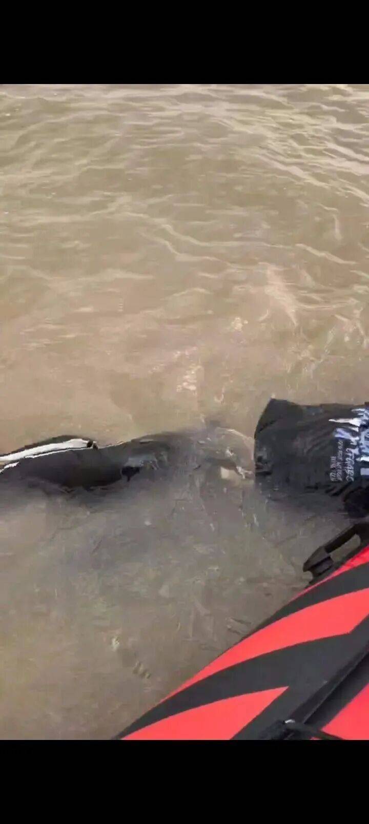 230斤重小伙酒后落水<strong></p>
<p>BNB行情</strong>,漂浮7小时终获救……