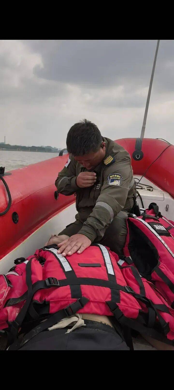 230斤重小伙酒后落水<strong></p>
<p>BNB行情</strong>,漂浮7小时终获救……