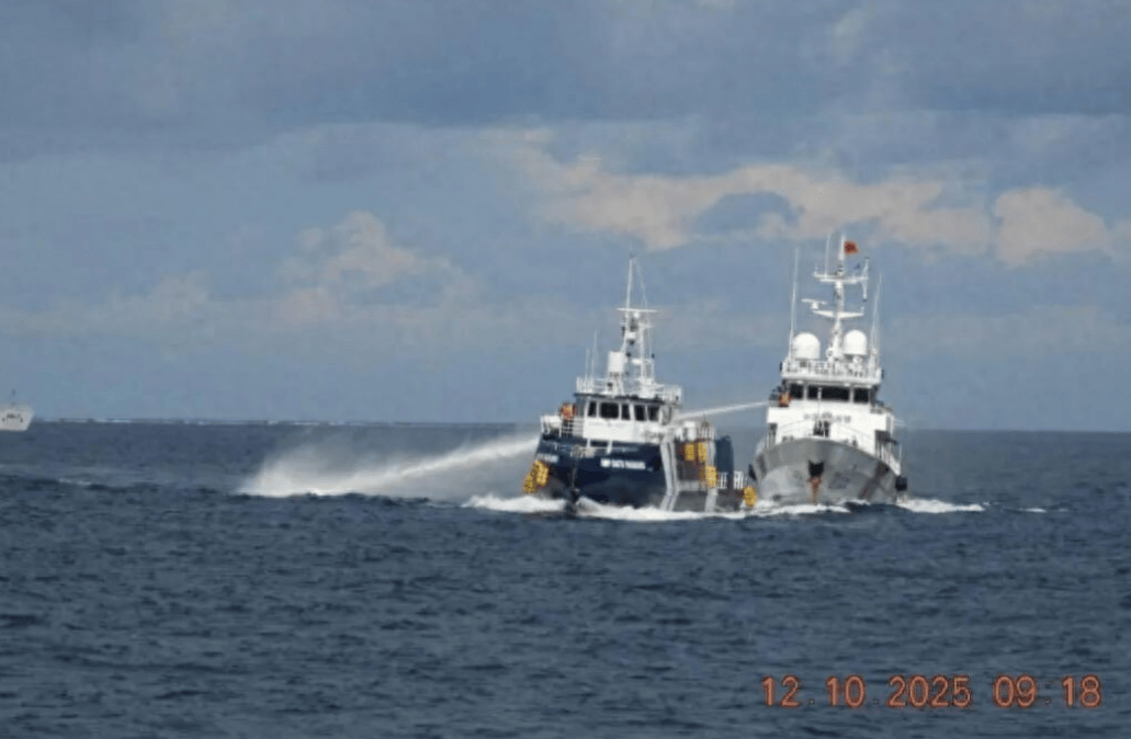 南海爆发激烈对峙，菲方主力舰高速飙船，迎头撞上中国海警艇