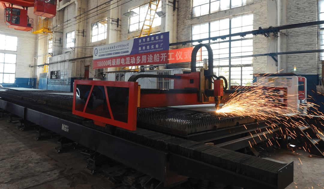 国内首艘<strong></p>
<p>币安币行情</strong>!18000吨!在江西开工!