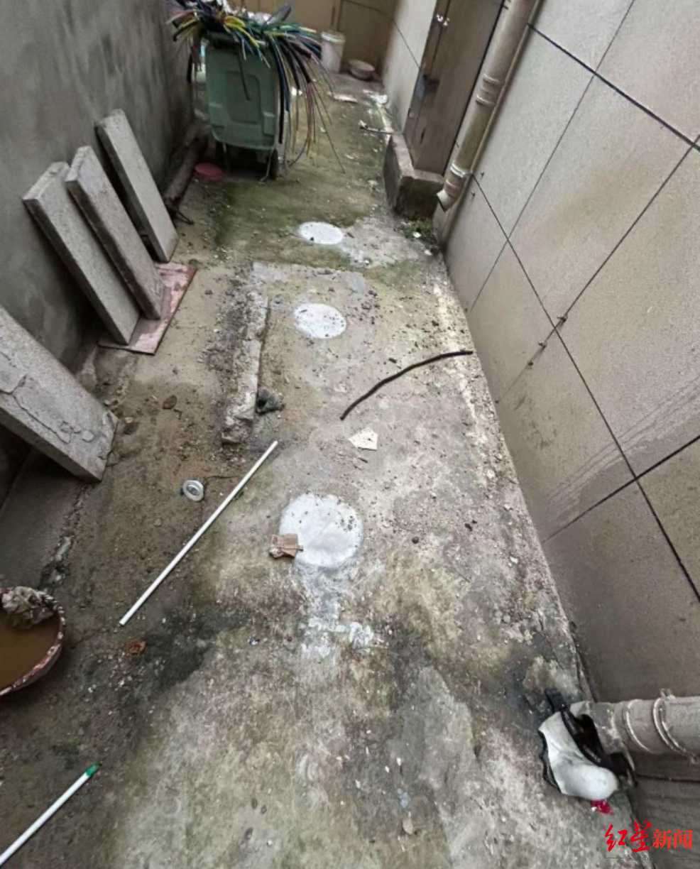 探访“业主私挖近300平方米地下室”现场:被挖区域已回填至地面<strong></p>
<p>ADA行情</strong>,涉案业主担任多家公司高管