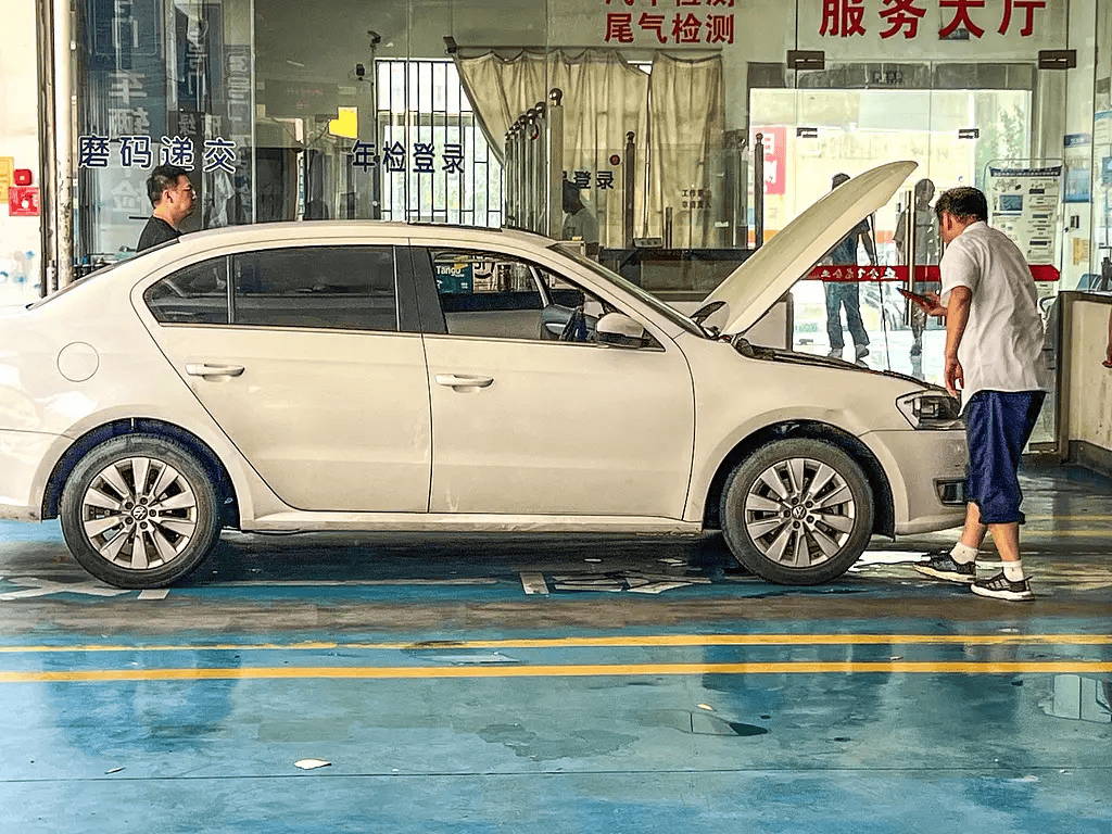 700万兰博基尼疑遭暴力年检<strong></p>
<p>BCH行情</strong>,汽车年检该取消吗